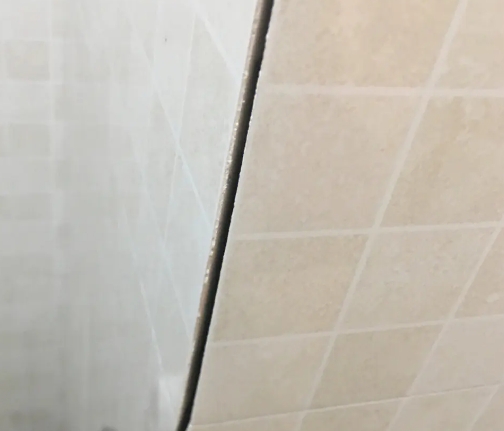 旬邑瓷砖空鼓维修公司分享阳台瓷砖脱落的修复过程可以分为以下几个步骤